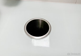 Gastro WC skříňky umyvadla značka Laufen bezdotykové baterie - 3