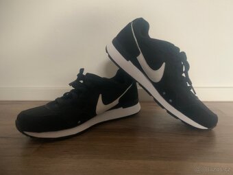Tenisky NIKE Venture Runner - 3