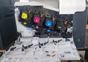 Barevná multifunkční tiskárna HP color LaserJet M570 - 3