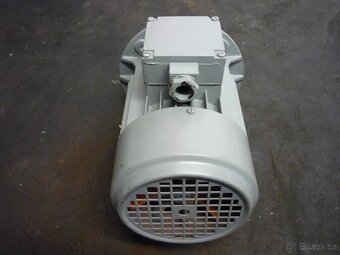 Nový přírubový motor MEZ 900ot/min 180W - 3