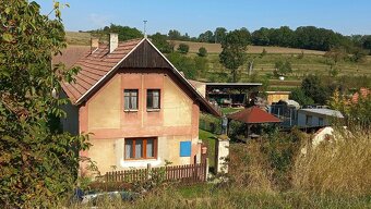 Prodej zemědělská usedlost blízko Prahy rodinnýdům - 3