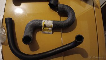 BMW E30- radio prodáno,osvětlení SPZ,hadice atd. - 3