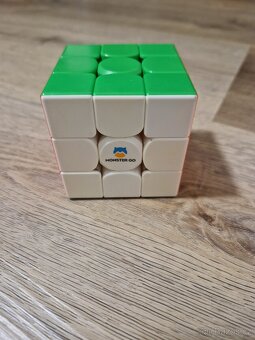 RUBIKOVÁ KOSTKA - 3