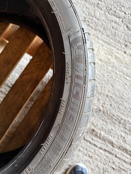 Prodám 235/40/19 letni - 3