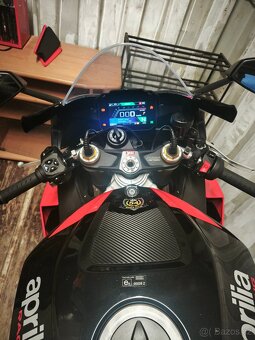 Aprilia rsv4 1100 - 3