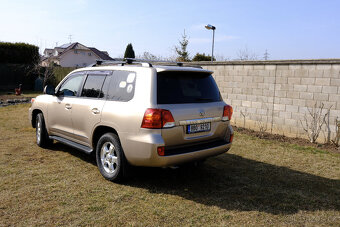 Toyota Land Cruiser LC200 - 3
