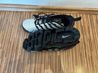 Nike Air Vapormax Plus - 3