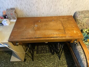 Zachovalý šicí stroj LADA - 3