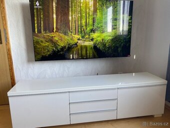 Velký televizní stolek z IKEA. - 3