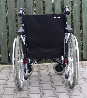 022-Mechanický invalidní vozík Meyra. - 3