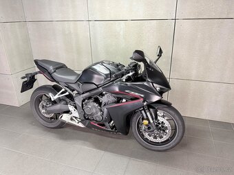 Honda CBR 650 R ABS 2025 - ČR / 1. MAJ / JEN 3284 KM / TOP - 3
