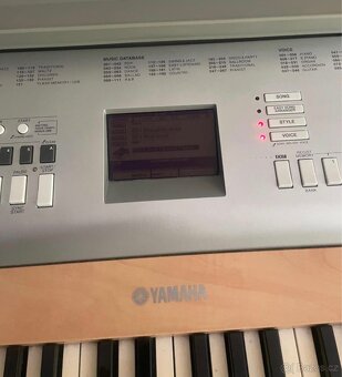 Digitální piano YAMAHA DGX-620 - 3