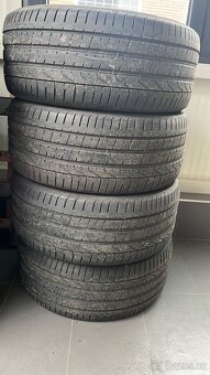 Pneu 285/40 R21 - 3