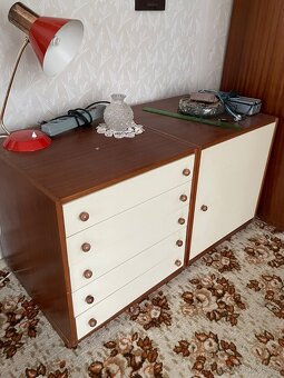 Postel s uložným prostorem a skříní - 3