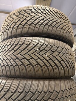 prodám zimní 225/50/17 Continental - 3