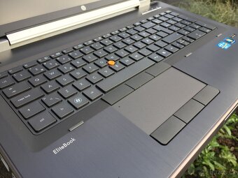 pracovní stanice HP 8760w - 17" FullHD, nVIDIA QUADRO 3000M - 3