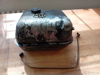 Fiat 500 D, protivítr - nádrž - originál, jako nová - 3