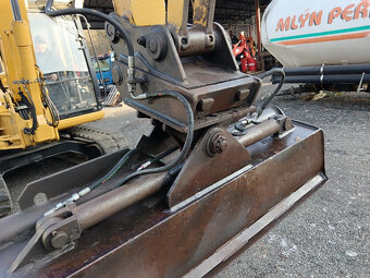 Pásový Bagr CAT 307 B - 3