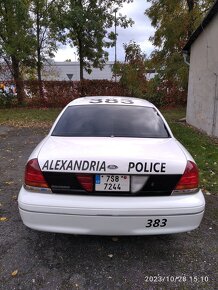 Ford Crown Victoria - 3