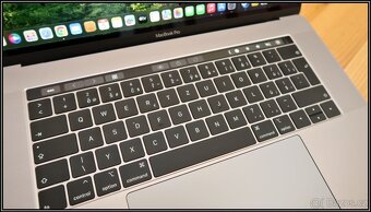Apple MacBook Pro 15“ CZ A1990 i7 2,6GHz 16GB RAM 250GB disk - 3