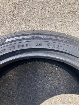 Continental 235/45 R20 V XL - 3