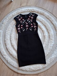 Černé šaty s květy Desigual - 3