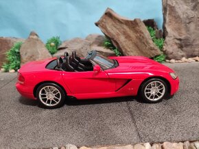 prodám model 1:18 dodge viper SRT10 - 3