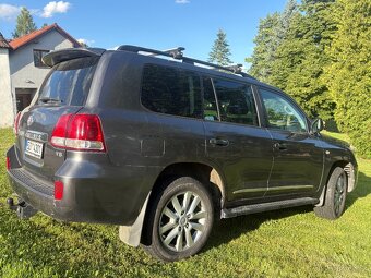 Toyota Land Cruiser 200 - 3