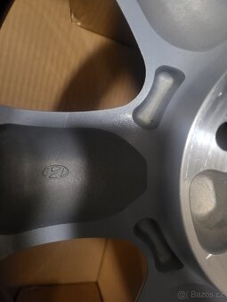 Prodávám 4x  Hyundai ALU originál disky - 3