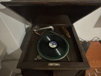 Gramofon Supraphon se skříní - 3