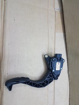 DACIA DUSTER- ELEKTRONICKÝ PLYNOVÝ PEDÁL - 3