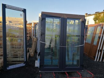 okno 3 skla šedé - 3