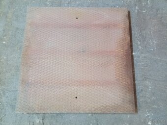 Prodám použitý plechový poklop 96,5cm x 96,5cm bez rámu. - 3
