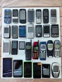 Prodám sadu mobilů Nokia - 3