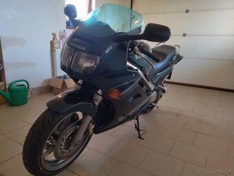 Honda VFR 750 F - 3