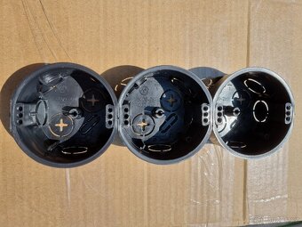 600x instalační krabice hluboké 42mm - 3