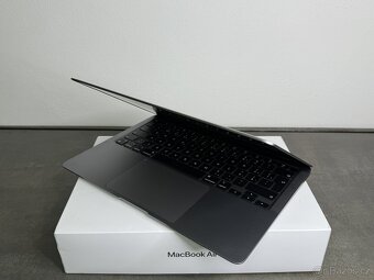MacBook Air 13'' 2020 / M1 / 8GB / 256GB SSD / Space Gray - 3