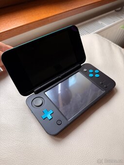 New Nintendo 2ds xl + 2 3ds hry - 3