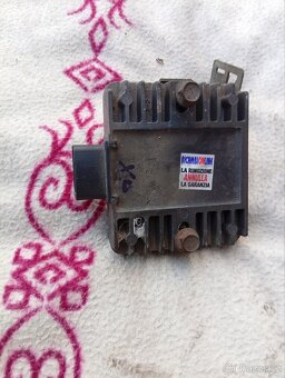 Suzuki Burgman 200 rok 2008 regulátor dobíjení - 3