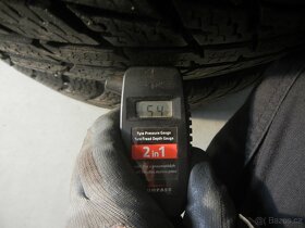 Zimní pneu Nokian 235/55R17 - 3