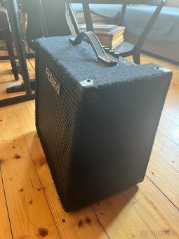 Roland KC-200 - 3