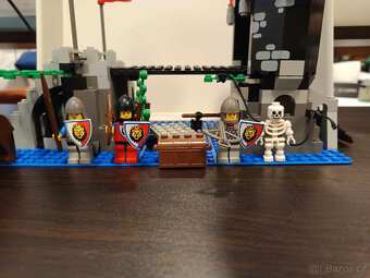 LEGO Castle 6078 Royal Drawbridge - 3