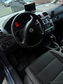 VW Touran 2.0 EcoFuel 7 místný - 3