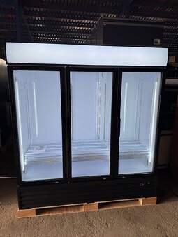Prosklená chladicí lednice třídveřová - 3