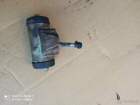 Brzdový váleček kolový pravý Zetor 6911 - 3