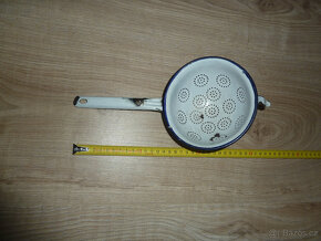 Starý smaltovaný cedník - 3