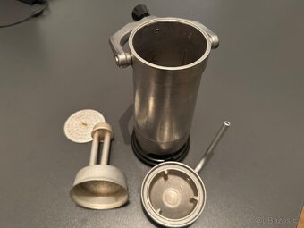 Starý elektrický kávovar - 3