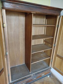 Stará šatní skříň - 3