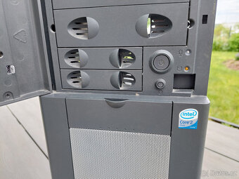 PC skříň bigtower Chieftec - 3