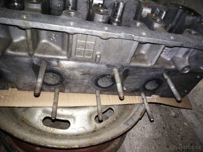 hlava motoru Renault 2,2 TD - 3